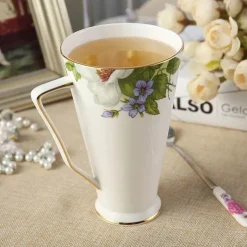 Teetassen-Set aus Bone China mit Blumenmuster – elegantes europäisches Design mit Löffel