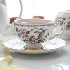 Teetassen-Set aus Bone China mit Blumenmuster – Teetasse und Snackteller für den Einsatz im Büro