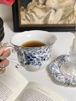 Teetassen-Set aus Porzellan – Elegante Kaffeetassen mit Untertassen