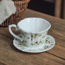 Teetassen-Set aus Porzellan – Elegante Kaffeetassen mit Untertassen
