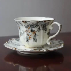 Teetassen-Set aus Porzellan – Elegante Kaffeetassen mit Untertassen