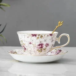 Teetassen-Set aus Porzellan mit Blumenmuster – elegantes Trinkgeschirr mit Untertasse und Löffel