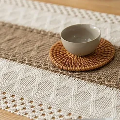 Tischläufer aus Leinen – Elegante Wohndekoration mit Quasten