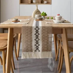 Tischläufer aus Leinen – Elegante Wohndekoration mit Quasten
