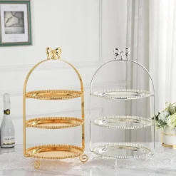 Tortenständer mit Perlen und Schleife – Elegante Dessert-Ausstellung