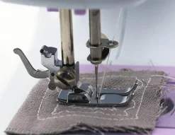 Tragbare elektrische Mini-Nähmaschine – einfache Verwendung auf Reisen