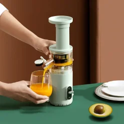 Tragbarer Entsafter – Schneller und einfacher Saftmacher