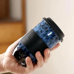 Tragbarer Keramikbecher mit Deckel – Kaffee- und Teetasse für Paare