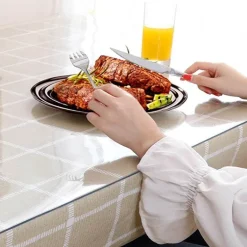 Transparenter, mattierter PVC-Tischschutz – durchsichtige Tischdecke