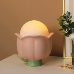 Tulip LED Nachtlampe - Dekoratives Tischlicht
