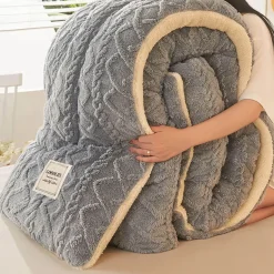 Ultradicke Marcella-Decke – kuschelig warm und weich