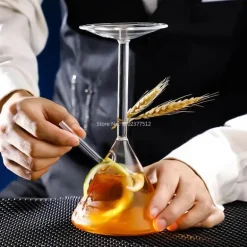 Umgedrehte Martinigläser – Einzigartiges Cocktailglas