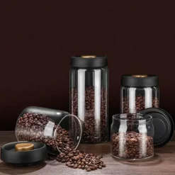 Vakuumversiegelter Kaffeebohnenbehälter aus Glas zur Frischhaltung in der Küche zu Hause