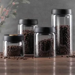 Vakuumversiegelter Kaffeebohnenbehälter aus Glas zur Frischhaltung in der Küche zu Hause
