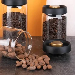 Vakuumversiegelter Kaffeebohnenbehälter aus Glas zur Frischhaltung in der Küche zu Hause