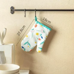 Verbrühungssichere Backhandschuhe mit Blumenmuster