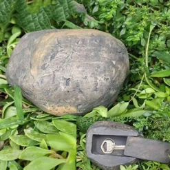 Versteckter Garten-Sicherheitsstein – diskretes Sicherheitsdekor für den Außenbereich