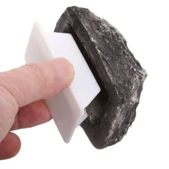 Versteckter Gartenstein-Schlüsselkasten – Dezenter Schlüsselhalter aus Kunststein