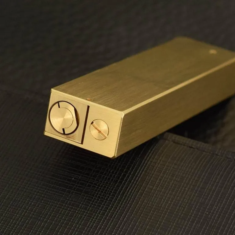 Vintage Benzinfeuerzeug - Kreatives Retro-Design