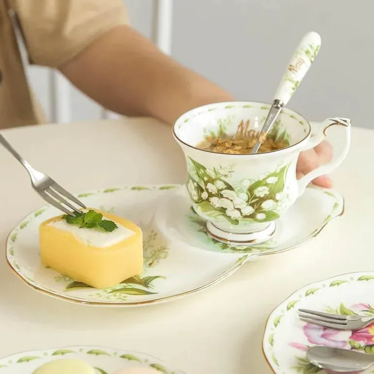 Vintage Bone China Kaffeetassen-Set – Phnom Penh Design für das Home Office