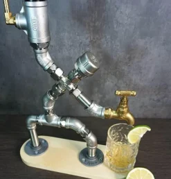 Vintage Industrieller Getränkespender aus Rohren - Einzigartiges Home-Bar-Accessoire