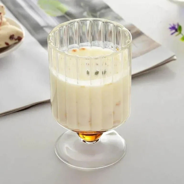 Vintage Nordische Weinkelche mit geriffeltem Stiel - Glasbecher-Set mit Perlen