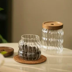 Vorratsdose aus gewelltem, gestreiftem Glas – dekorativer Behälter