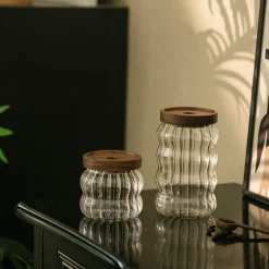 Vorratsdose aus gewelltem, gestreiftem Glas – dekorativer Behälter