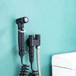 Wandmontiertes Badezimmer-Wasserhahn-Sprühset – Frische Bewässerungslösung