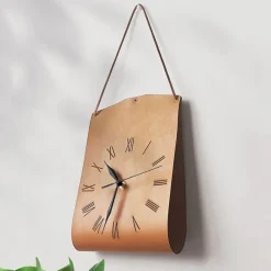 Wanduhr aus Leder – Stilvolles Zeitmesser für die Heimdekoration