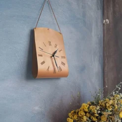 Wanduhr aus Leder – Stilvolles Zeitmesser für die Heimdekoration