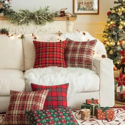 Weihnachtlich karierte Kissenhülle - Grünes und rotes Kissen für die Heimdekoration