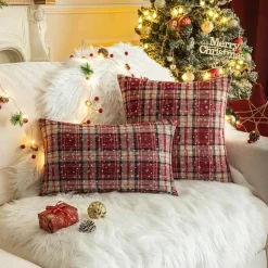 Weihnachtlich karierte Kissenhülle - Grünes und rotes Kissen für die Heimdekoration