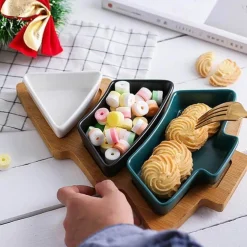 Weihnachtsbaum-Keramikteller mit Bambusständer - Serviergeschirr für die Feiertage