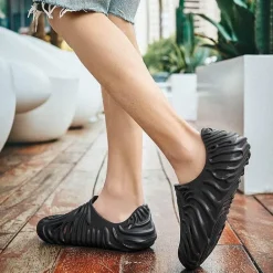 Wellenförmige Strandpantoffeln – bequeme, atmungsaktive Sandalen