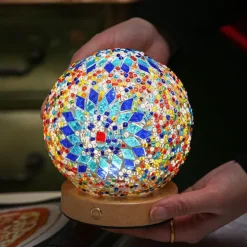 Wiederaufladbare Tischlampe aus böhmischem Glas – stilvoller Akzent für die Inneneinrichtung