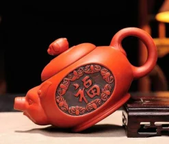 Yixing-Teekanne aus violettem Ton – handgefertigtes 300-ml-Teeset mit Schweine-Design