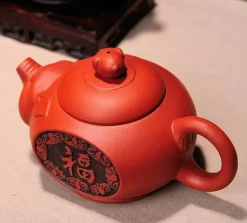 Yixing-Teekanne aus violettem Ton – handgefertigtes 300-ml-Teeset mit Schweine-Design