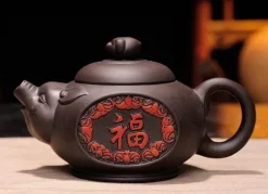 Yixing-Teekanne aus violettem Ton – handgefertigtes 300-ml-Teeset mit Schweine-Design